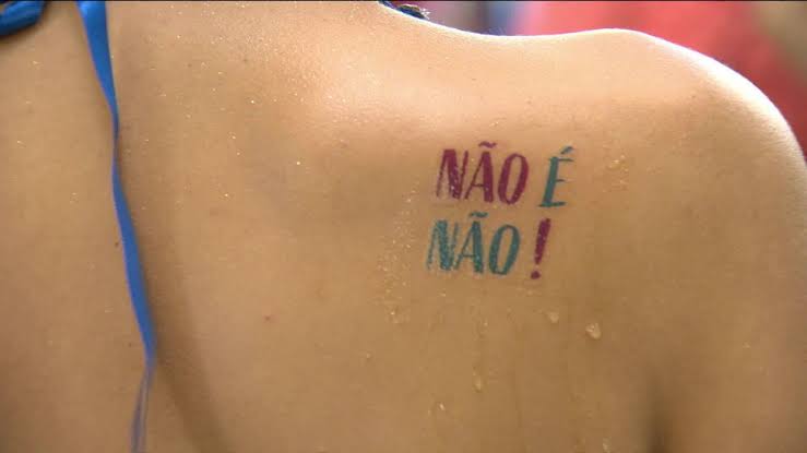Beijar à força é crime: o que fazer em caso de importunação sexual
