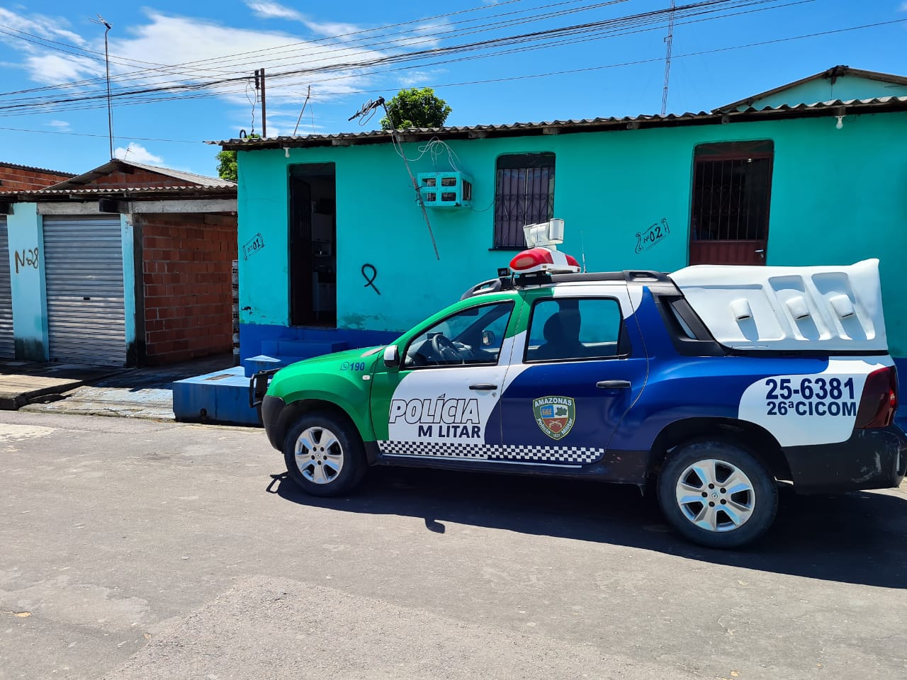 Criança morre após mãe dormir durante amamentação em Manaus
