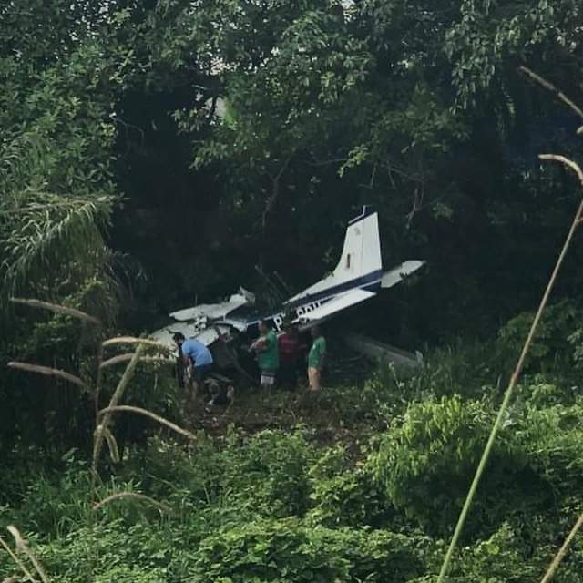 Seis passageiros ficam gravemente feridos  após queda de avião em Manaus; Veja imagens