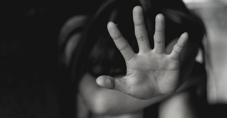 Lei proíbe a contratação de condenados no Amazonas por abuso sexual contra crianças e adolescentes