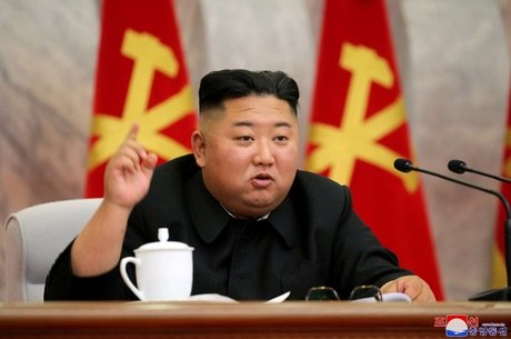 Líder da Coreia do Norte faz primeira aparição em semanas 