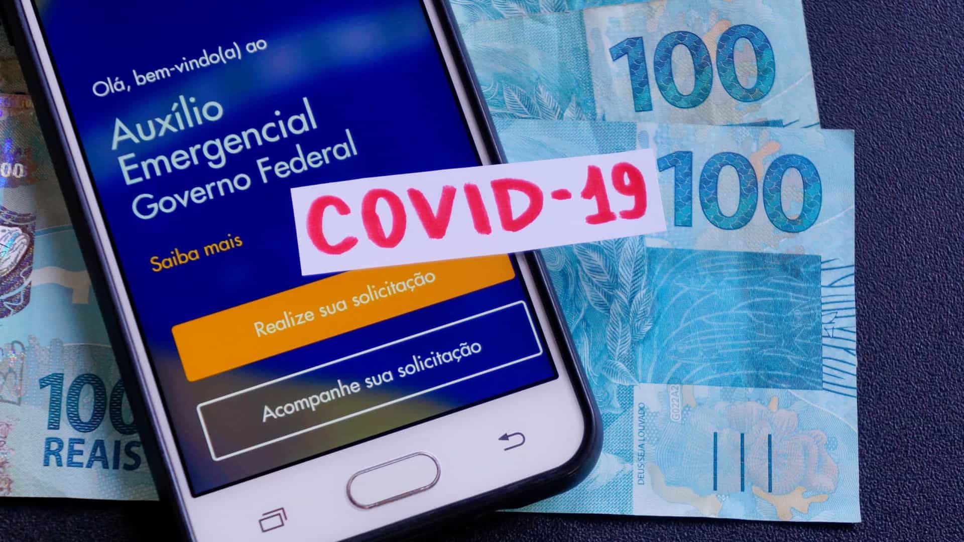 Bolsonaro sanciona com 11 vetos lei que amplia auxílio emergencial