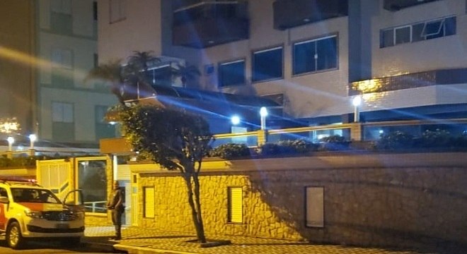 Revoltante: Mãe é presa ao jogar recém-nascido pela janela