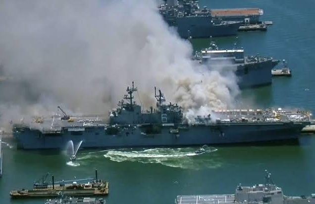 Navio pega fogo em San Diego e 21 pessoas ficam feridas