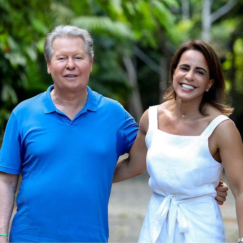 Prefeito Arthur Virgílio Neto e esposa Elisabeth já estão de volta a Manaus e com saúde