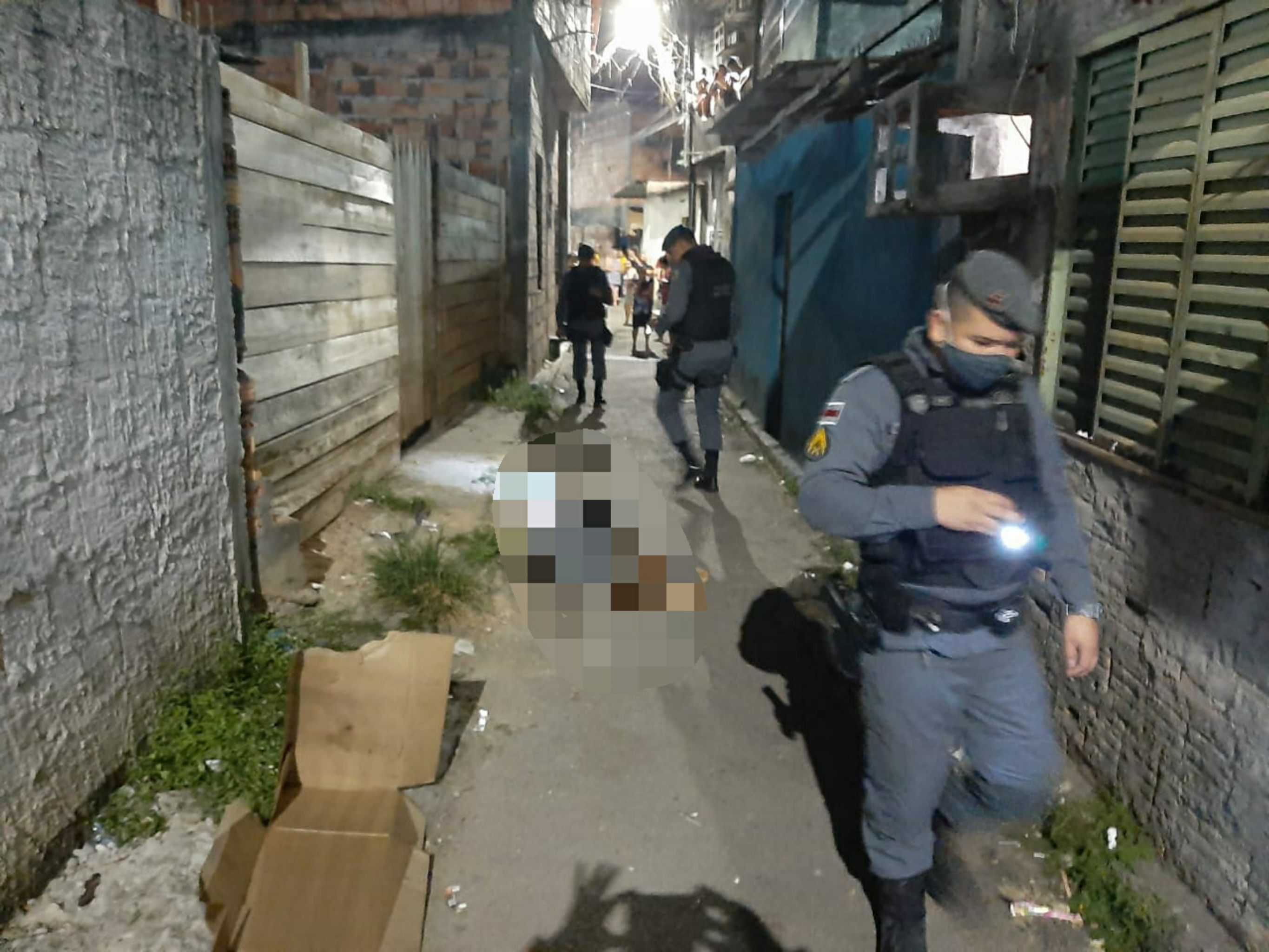 Urgente: Na guerra do tráfico, homem é executado a tiros na Compensa; Imagens fortes