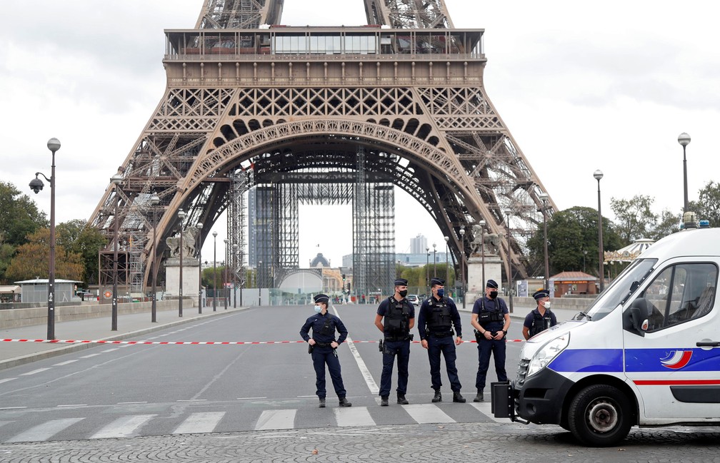 Torre Eiffel é evacuada em Paris após alerta de terrorismo de grandes proporções