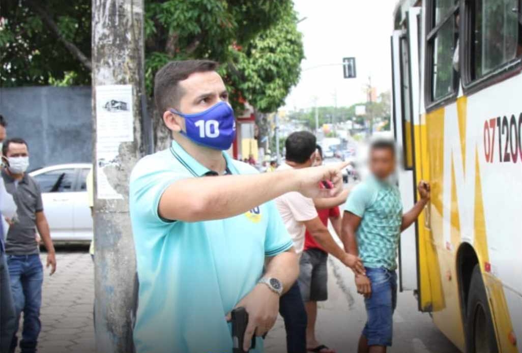 Urgente: Capitão Alberto Neto prende assaltante de ônibus durante bandeiraço, em Manaus