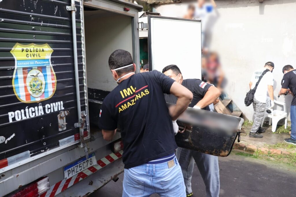 Homem é brutalmente executado a tiros na porta de casa, em Manaus; imagens fortes