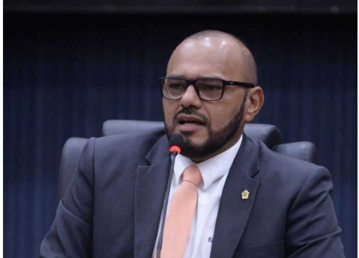 Vereador Everton Assis (PSL), vice líder do prefeito David Almeida (Avante), afirma que “Manaus tem pressa.”