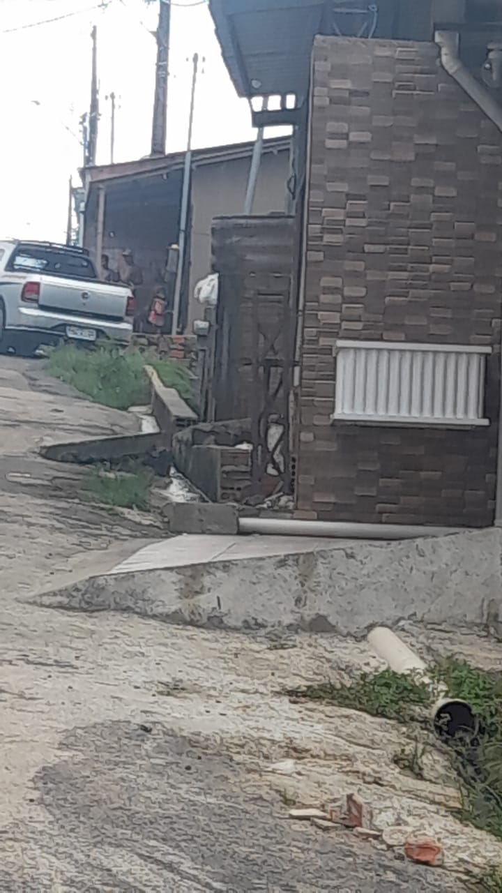 Homem é encontrado morto dentro do próprio carro, no bairro Monte das Oliveiras