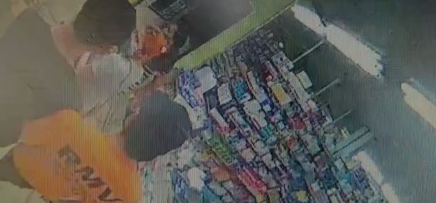 Dupla de ladrões assalta drogaria no Nova Floresta, em Manaus; veja vídeos