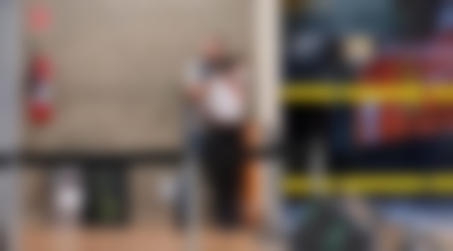 Homem surta e faz comissária de bordo refém no Aeroporto de Guarulhos; veja vídeos