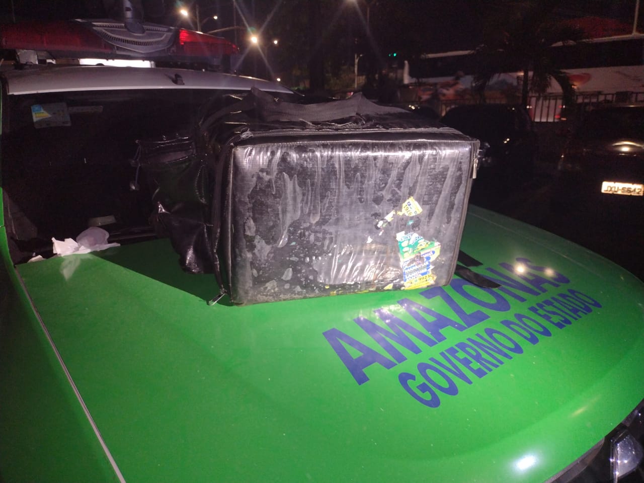 A casa caiu: disfarçados de entregador de delivery, bandidos fazem arrastão e levam um cacete no Nova Cidade