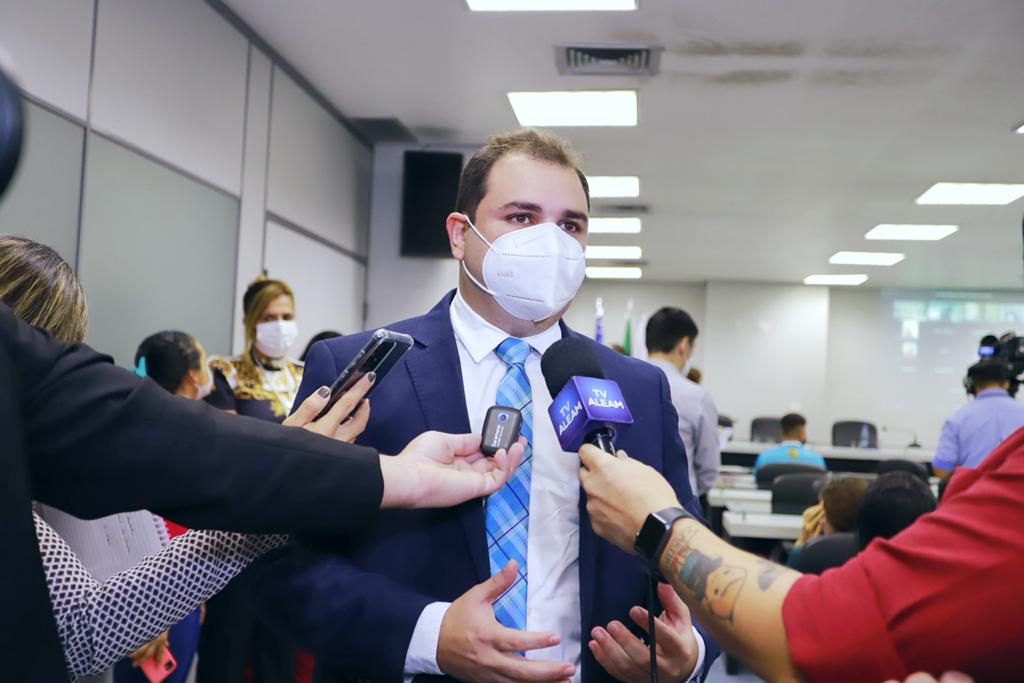 Roberto Cidade recorre ao Governo Federal para ajudar municípios do Amazonas atingidos pela cheia