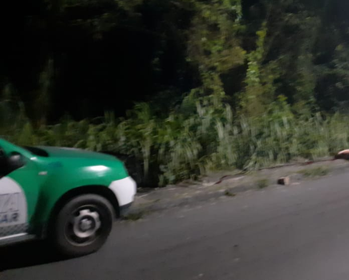 Urgente: corpo amarrado é encontrado jogado na sarjeta, em Manaus; cenas fortíssimas