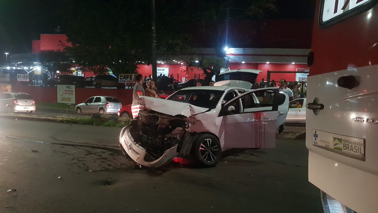 Motorista se achando em ‘Velozes e Furiosos’ causa acidente e fica gravemente ferido em Manaus; veja vídeo