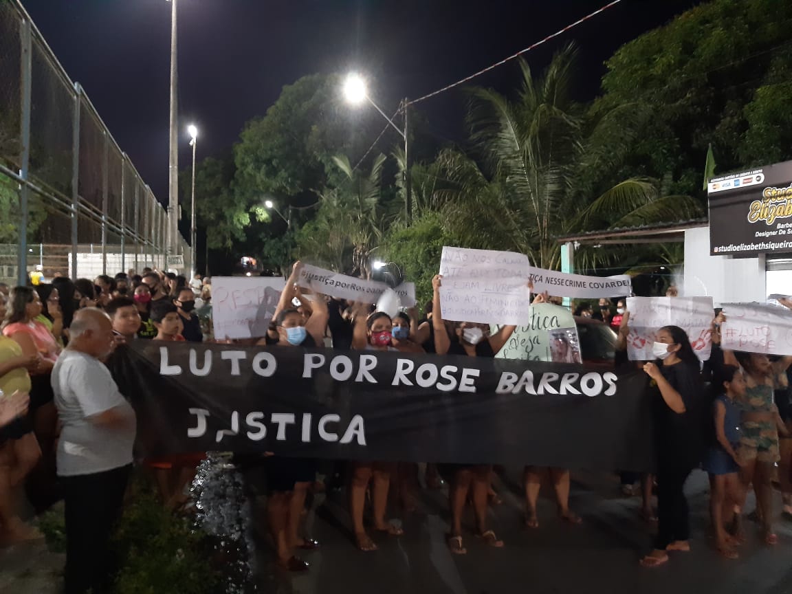 Familiares e amigos de motorista assassinada no Puraquequara fazem manifestação pedindo justiça