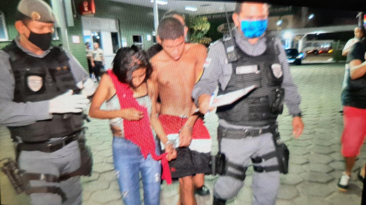 Casal leva surra da população durante assalto a ônibus na zona Leste de Manaus; veja vídeos