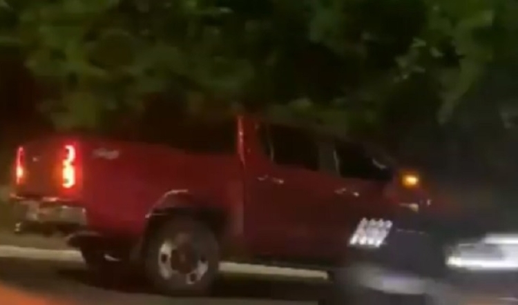 Vídeo mostra motorista de Hilux dirigindo na contramão e colocando vida de inocentes em risco, em Manaus; veja