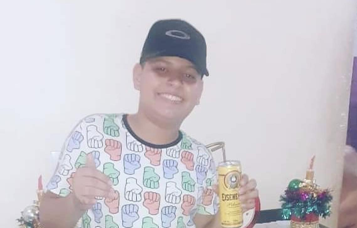 Sem capacete, adolescente de 15 anos sofre acidente de moto e morre no Japiim