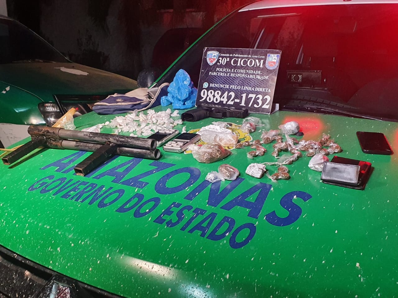 Dupla conhecida como ‘Ti’ e ‘Tela’, é presa com armas e drogas na zona Leste de Manaus; veja vídeo