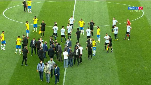 A pedido da Anvisa, Polícia Federal interrompe jogo entre Brasil e Argentina após jogadores burlarem regras sanitárias