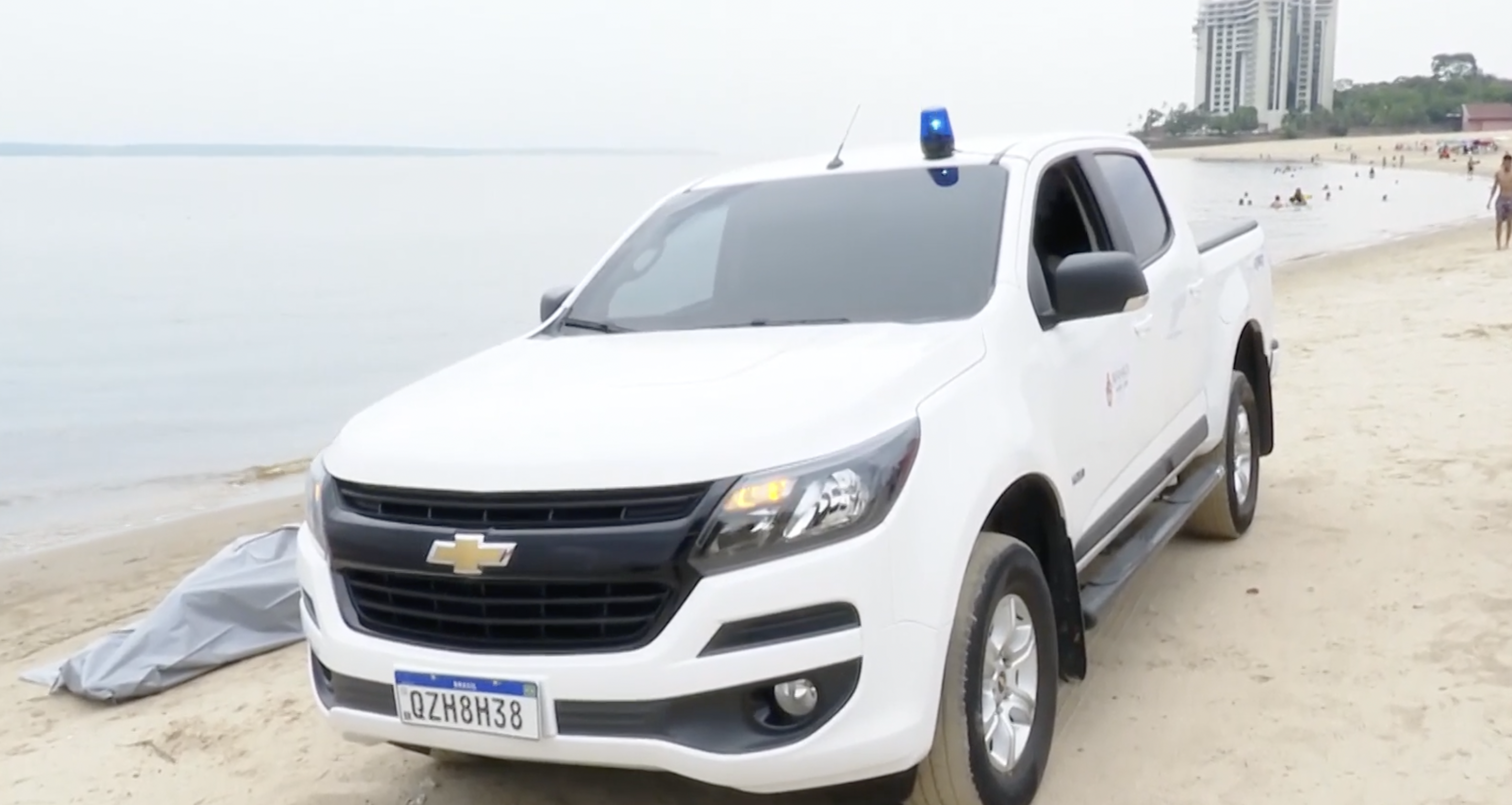 Urgente: corpo é encontrando boiando na praia da Ponta Negra, em Manaus