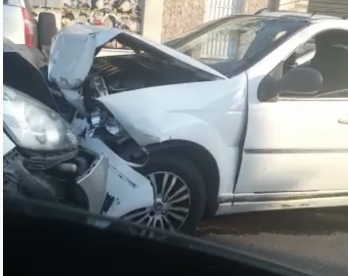 Motorista fica ferido após perder o controle no bairro da Betânia, em Manaus; veja vídeo