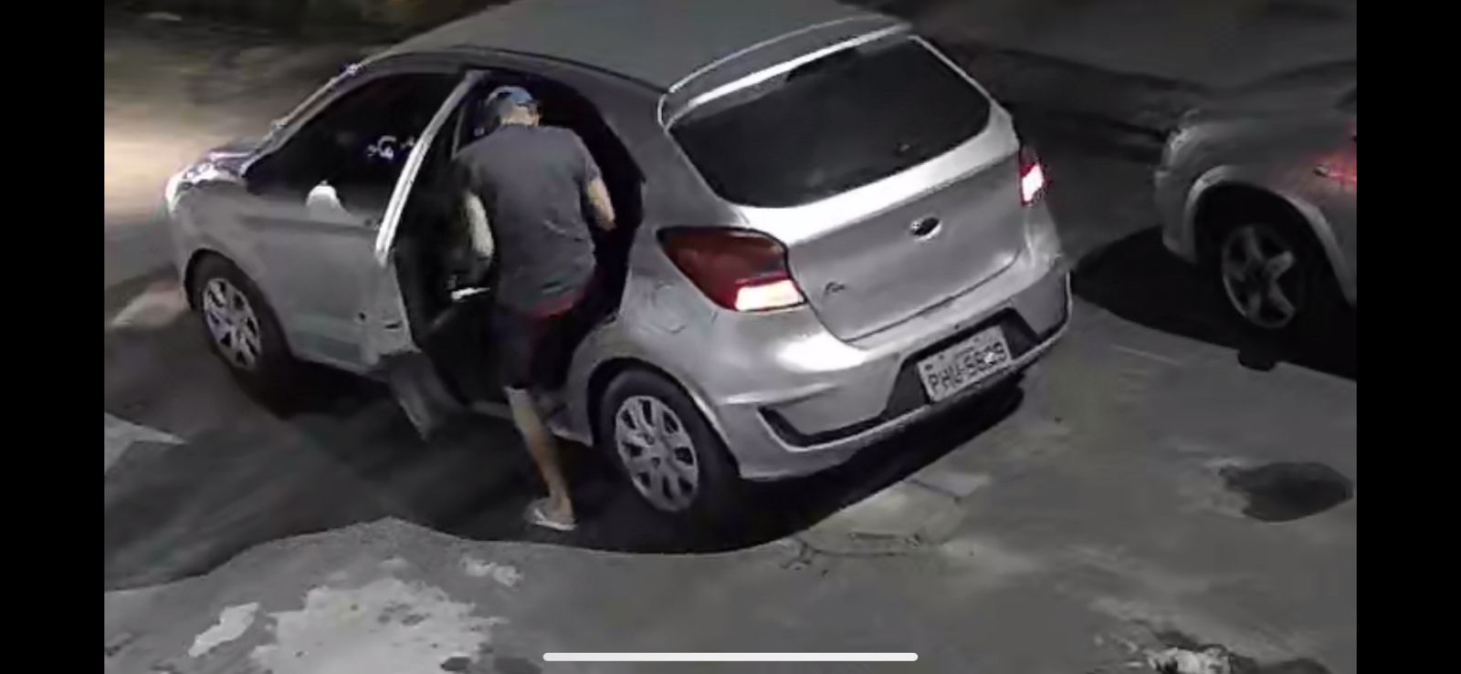 Urgente: se você vir este carro no bairro Nova Cidade, corra e chame a polícia; veja vídeo