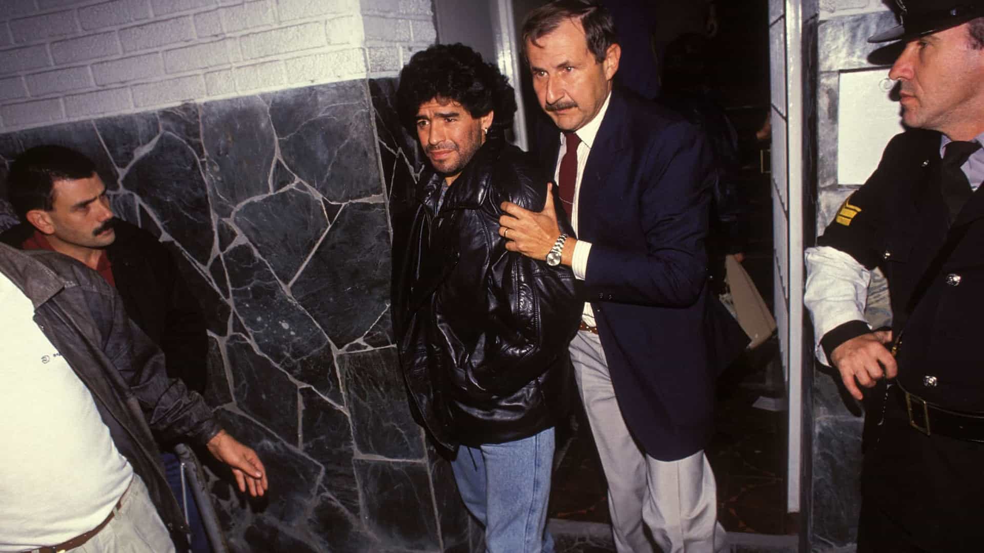 Maradona me estuprava enquanto a minha mãe chorava atrás da porta, revela ex namorada