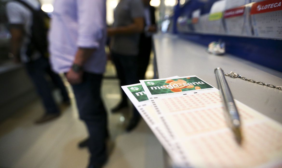 Mega-Sena acumula e no próximo sábado deve pagar R$ 130 milhões