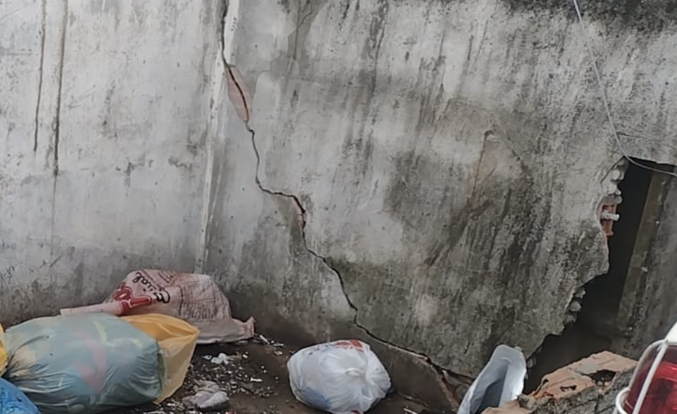 Urgente: corpo esquartejado é encontrado dentro de lixeira viciada na zona Leste de Manaus; veja