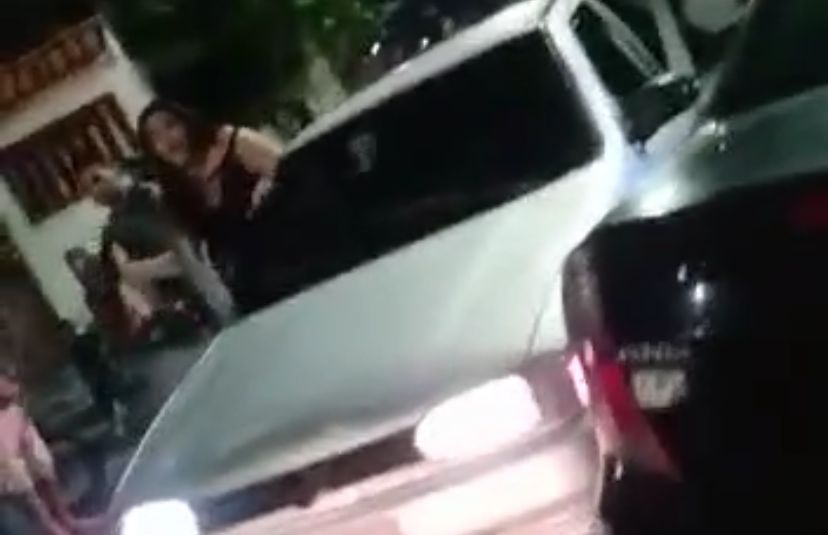 Mãe se desespera ao ver o filho dando seu último suspiro de vida após ser baleado, em Manaus; veja vídeo