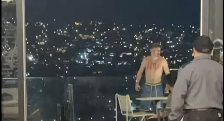 Veja o momento em que milionário bêbado cai do 25º andar de prédio luxuoso e se estoura no chão