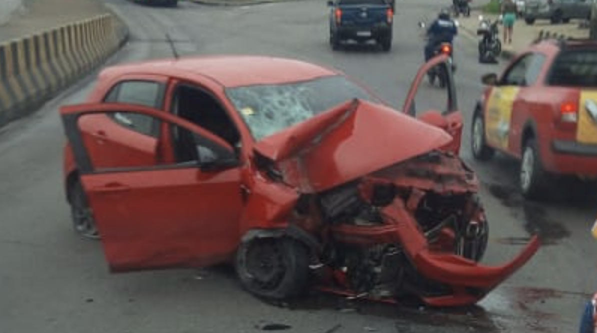 Motorista fica ferido após acidente de trânsito gravíssimo, em Manaus; veja vídeo