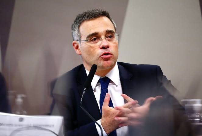 André Mendonça poderá revogar fundão eleitoral de 5,7 bilhões após volta do recesso