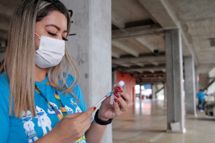 Manaus terá 20 pontos de vacinação contra Covid-19 neste sábado (4); confira