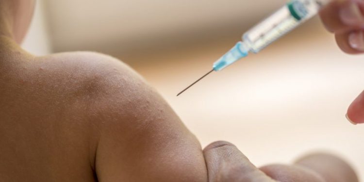 Mais de 57 mil crianças e adolescentes foram vacinados irregularmente contra a Covid-19, afirma AGU ao STF