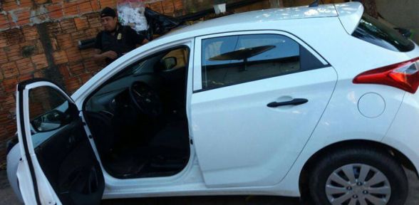 Urgente: quadrilha em HB20 branco metralha jovem em plena luz do dia no Santo Agostinho