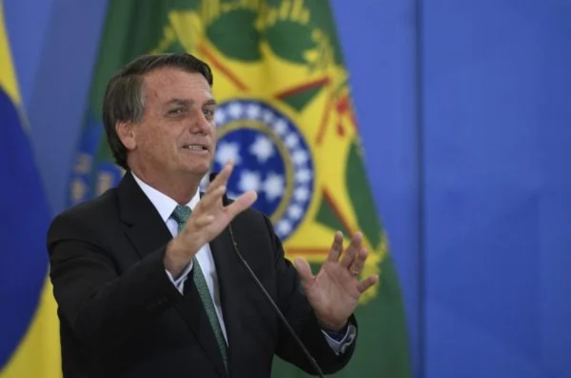 Presidente Bolsonaro: "No final de Março, 12 ministros vão concorrer a cargos eletivos pelo Brasil e já está praticamente acertado quem os substituirá"
