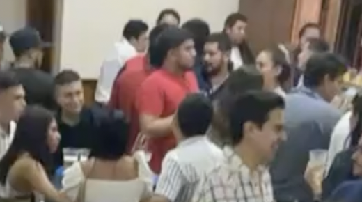 Inacreditável o que esse homem fez com a namorada do lado; veja vídeo