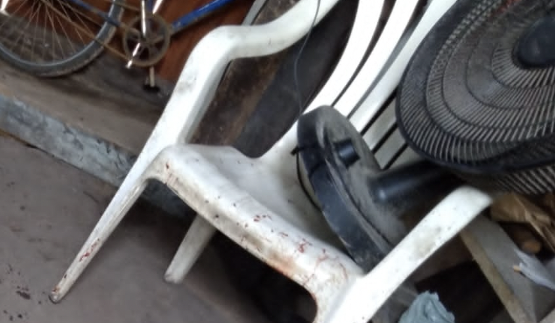 Filho esfaqueia pai aposentado e foge para o meio da mata