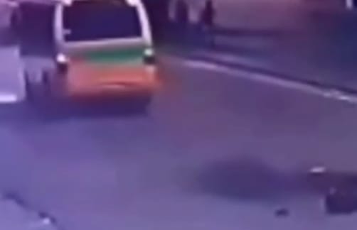 Mototaxista é atropelado por ‘amarelinho’ que dirigia na contramão no Jorge Teixeira; veja vídeo
