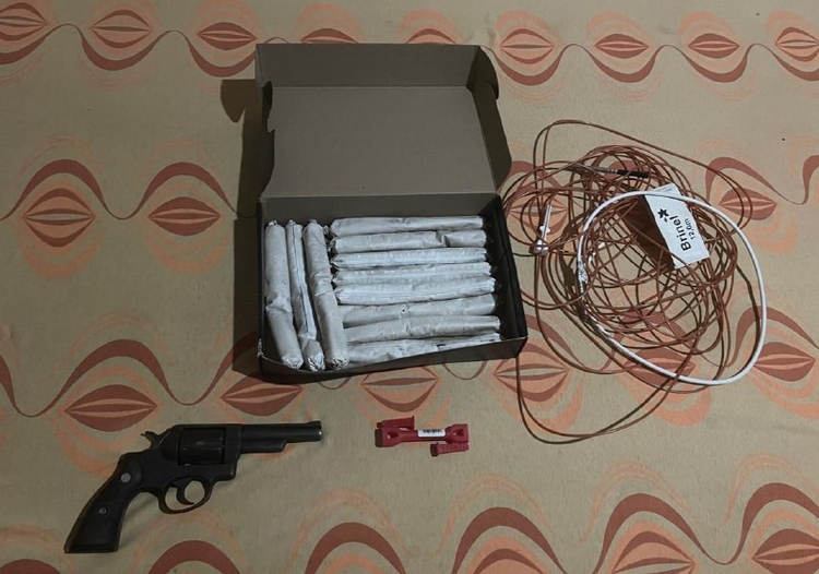 Explosivos que seriam usados para explodir caixa eletrônico são encontrados em kitnet no bairro da União