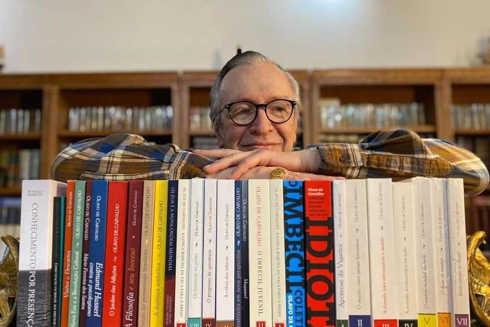 Políticos e influenciadores lamentam a morte do escritor e filósofo Olavo de Carvalho