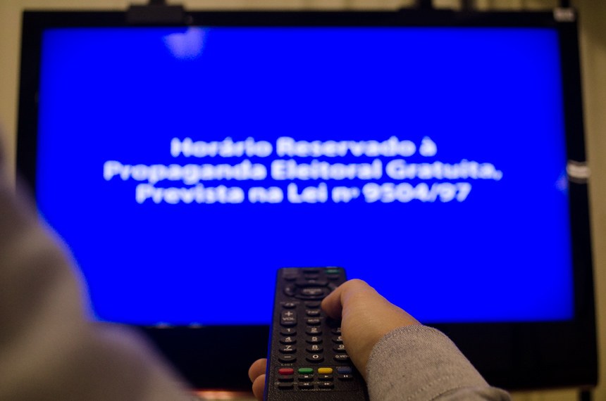 Partidos querem derrubar veto do presidente Bolsonaro e dar dinheiro para emissoras por propaganda eleitoral