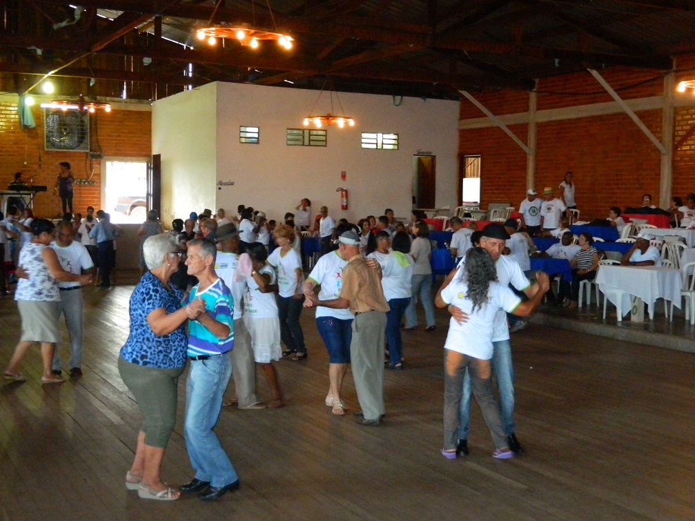 Com medo da pandemia, prefeito do interior proíbe dança ‘coladinha’
