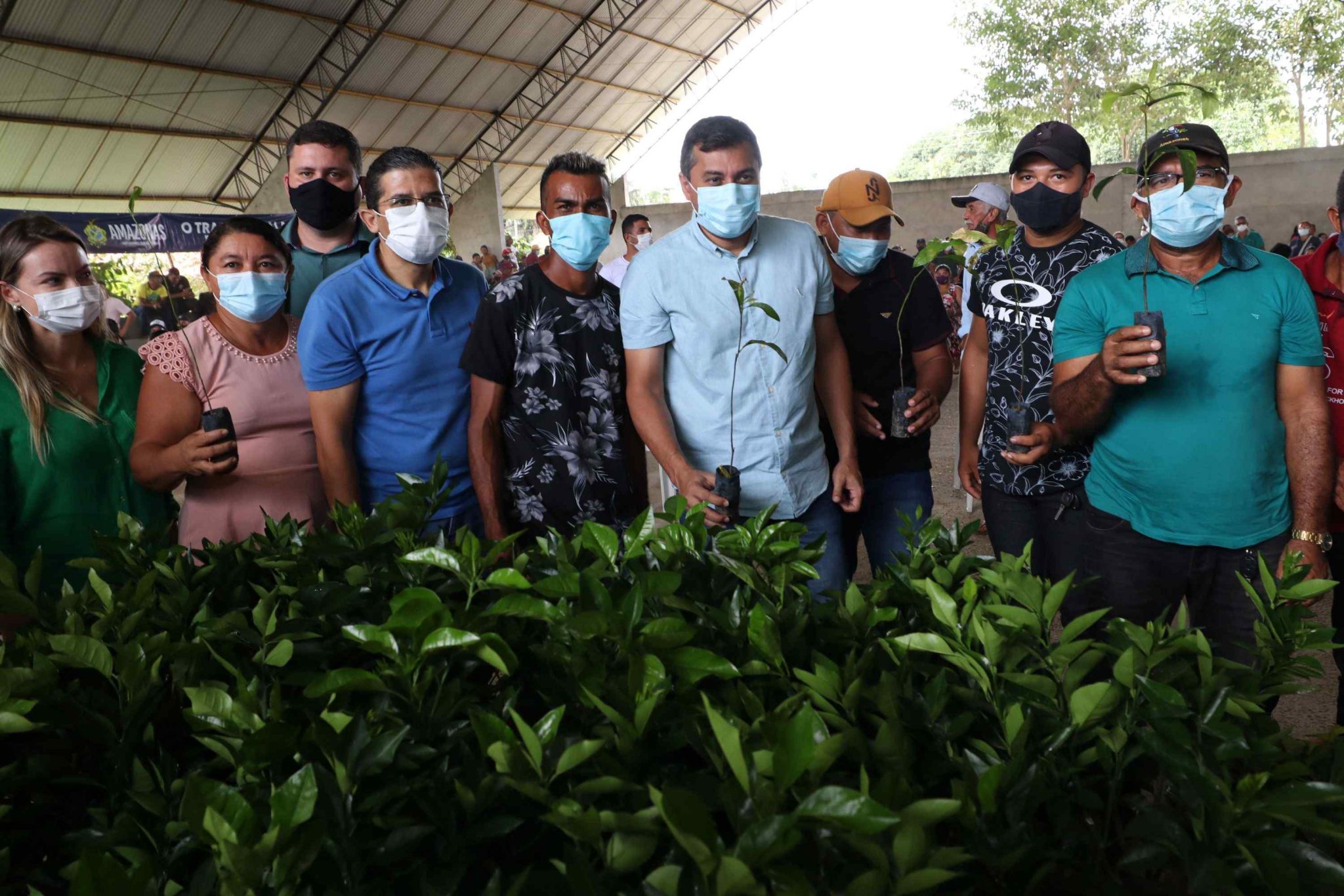 Governador Wilson Lima entrega 4,6 mil mudas e investimento de R$ 150 mil para agricultura familiar em Careiro da Várzea
