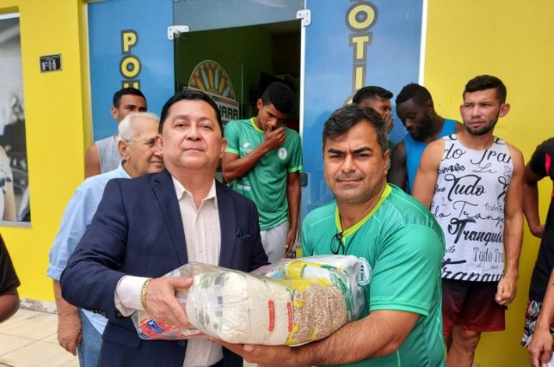 Empresário Antônio Zacarias ajuda jogadores do Iranduba FC
